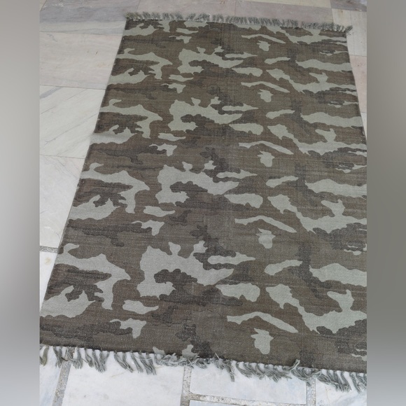 Camouflage Rug - Picture 2 of 3